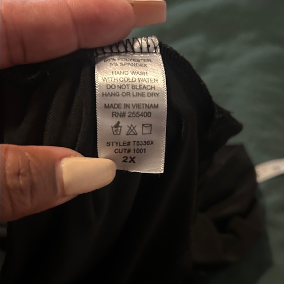 Elegant Black Sleeveless Tank Top - Picture 5 of 5